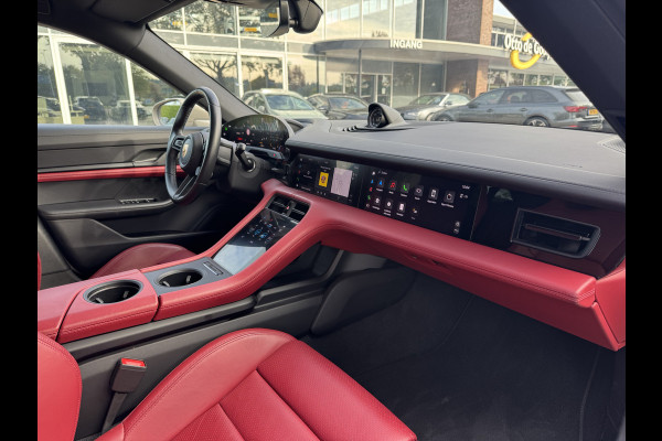 Porsche Taycan Cross Turismo 4 93 kWh / SoH 94.7% / Panoramadak / 360Camera / Passenger Display / Sportdesign + Chrono / 21'' / Bose / Luchtvering / Keyless / Stuur+Stoelverwarming / Dodehoek / DAB / ACC Porsche Taycan Cross Turismo 4 93 kWh / SoH 94.7% / Panoramadak / 360Camera / Passenger Display / Sportdesign + Chrono / 21'' / Bose / Luchtvering / Keyless / Stuur+Stoelverwarming / Dodehoek / DAB / ACC