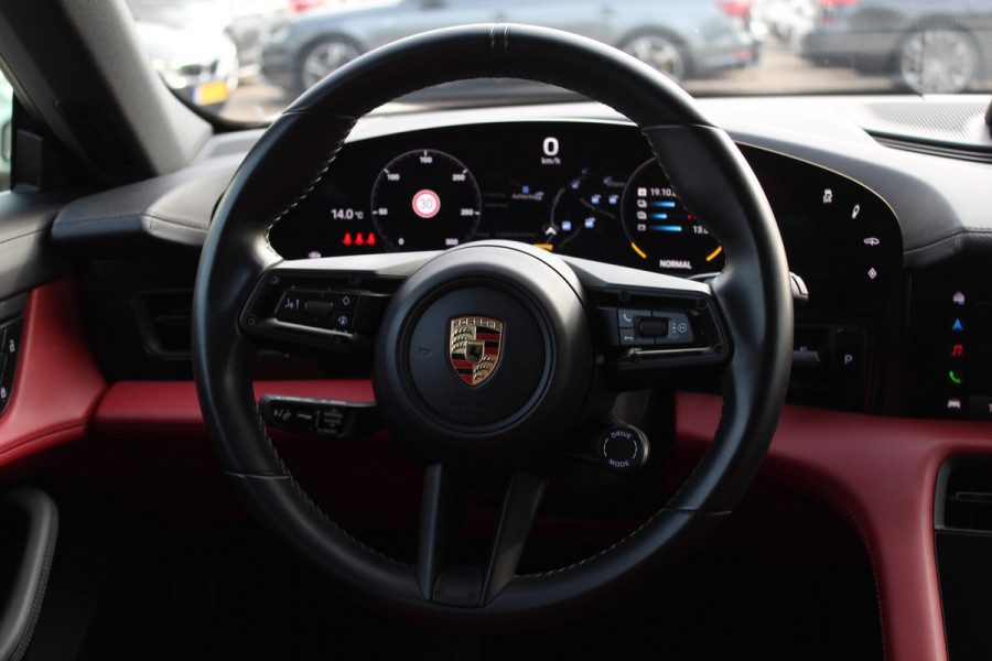 Porsche Taycan Cross Turismo 4 93 kWh / SoH 94.7% / Panoramadak / 360Camera / Passenger Display / Sportdesign + Chrono / 21'' / Bose / Luchtvering / Keyless / Stuur+Stoelverwarming / Dodehoek / DAB / ACC Porsche Taycan Cross Turismo 4 93 kWh / SoH 94.7% / Panoramadak / 360Camera / Passenger Display / Sportdesign + Chrono / 21'' / Bose / Luchtvering / Keyless / Stuur+Stoelverwarming / Dodehoek / DAB / ACC