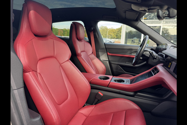 Porsche Taycan Cross Turismo 4 93 kWh / SoH 94.7% / Panoramadak / 360Camera / Passenger Display / Sportdesign + Chrono / 21'' / Bose / Luchtvering / Keyless / Stuur+Stoelverwarming / Dodehoek / DAB / ACC Porsche Taycan Cross Turismo 4 93 kWh / SoH 94.7% / Panoramadak / 360Camera / Passenger Display / Sportdesign + Chrono / 21'' / Bose / Luchtvering / Keyless / Stuur+Stoelverwarming / Dodehoek / DAB / ACC