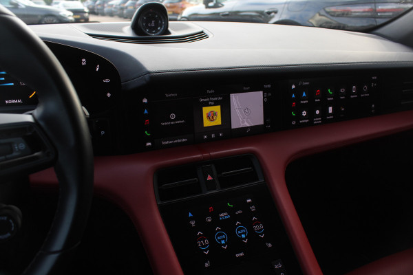 Porsche Taycan Cross Turismo 4 93 kWh / SoH 94.7% / Panoramadak / 360Camera / Passenger Display / Sportdesign + Chrono / 21'' / Bose / Luchtvering / Keyless / Stuur+Stoelverwarming / Dodehoek / DAB / ACC Porsche Taycan Cross Turismo 4 93 kWh / SoH 94.7% / Panoramadak / 360Camera / Passenger Display / Sportdesign + Chrono / 21'' / Bose / Luchtvering / Keyless / Stuur+Stoelverwarming / Dodehoek / DAB / ACC