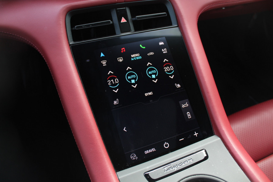 Porsche Taycan Cross Turismo 4 93 kWh / SoH 94.7% / Panoramadak / 360Camera / Passenger Display / Sportdesign + Chrono / 21'' / Bose / Luchtvering / Keyless / Stuur+Stoelverwarming / Dodehoek / DAB / ACC Porsche Taycan Cross Turismo 4 93 kWh / SoH 94.7% / Panoramadak / 360Camera / Passenger Display / Sportdesign + Chrono / 21'' / Bose / Luchtvering / Keyless / Stuur+Stoelverwarming / Dodehoek / DAB / ACC