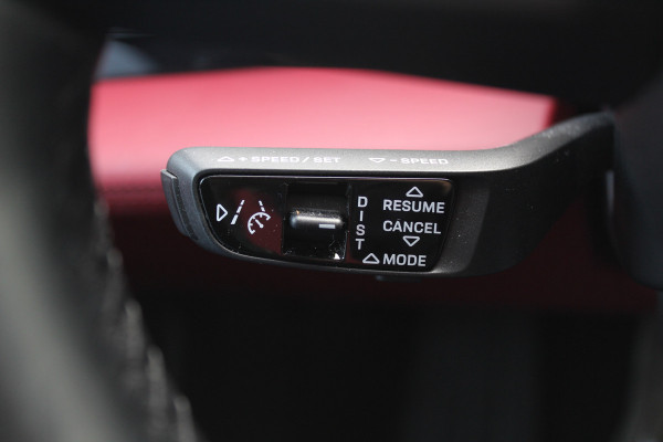 Porsche Taycan Cross Turismo 4 93 kWh / SoH 94.7% / Panoramadak / 360Camera / Passenger Display / Sportdesign + Chrono / 21'' / Bose / Luchtvering / Keyless / Stuur+Stoelverwarming / Dodehoek / DAB / ACC Porsche Taycan Cross Turismo 4 93 kWh / SoH 94.7% / Panoramadak / 360Camera / Passenger Display / Sportdesign + Chrono / 21'' / Bose / Luchtvering / Keyless / Stuur+Stoelverwarming / Dodehoek / DAB / ACC