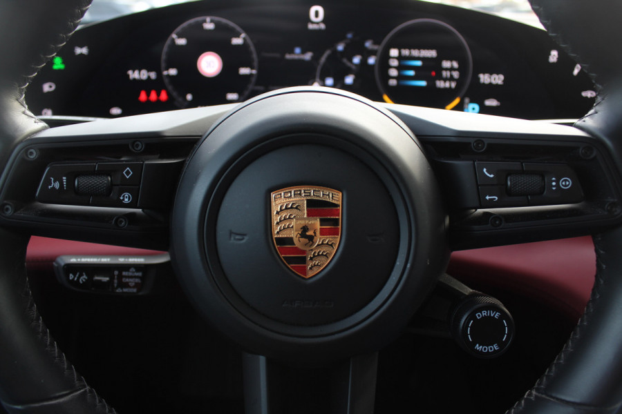 Porsche Taycan Cross Turismo 4 93 kWh / SoH 94.7% / Panoramadak / 360Camera / Passenger Display / Sportdesign + Chrono / 21'' / Bose / Luchtvering / Keyless / Stuur+Stoelverwarming / Dodehoek / DAB / ACC Porsche Taycan Cross Turismo 4 93 kWh / SoH 94.7% / Panoramadak / 360Camera / Passenger Display / Sportdesign + Chrono / 21'' / Bose / Luchtvering / Keyless / Stuur+Stoelverwarming / Dodehoek / DAB / ACC