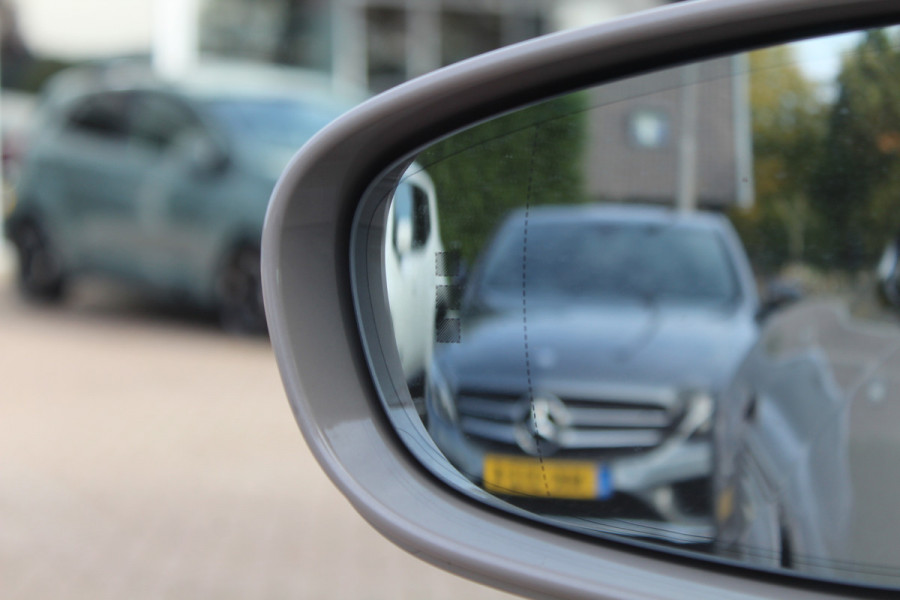 Porsche Taycan Cross Turismo 4 93 kWh / SoH 94.7% / Panoramadak / 360Camera / Passenger Display / Sportdesign + Chrono / 21'' / Bose / Luchtvering / Keyless / Stuur+Stoelverwarming / Dodehoek / DAB / ACC Porsche Taycan Cross Turismo 4 93 kWh / SoH 94.7% / Panoramadak / 360Camera / Passenger Display / Sportdesign + Chrono / 21'' / Bose / Luchtvering / Keyless / Stuur+Stoelverwarming / Dodehoek / DAB / ACC