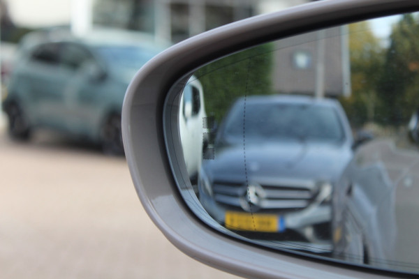 Porsche Taycan Cross Turismo 4 93 kWh / SoH 94.7% / Panoramadak / 360Camera / Passenger Display / Sportdesign + Chrono / 21'' / Bose / Luchtvering / Keyless / Stuur+Stoelverwarming / Dodehoek / DAB / ACC Porsche Taycan Cross Turismo 4 93 kWh / SoH 94.7% / Panoramadak / 360Camera / Passenger Display / Sportdesign + Chrono / 21'' / Bose / Luchtvering / Keyless / Stuur+Stoelverwarming / Dodehoek / DAB / ACC