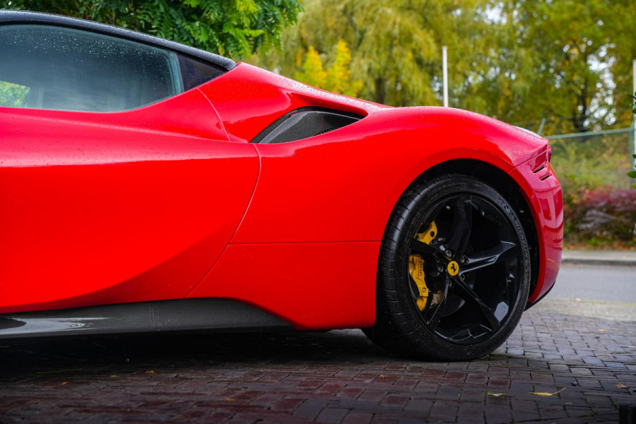 Ferrari SF90 Stradale 4.0 V8 Assetto Fiorano Fiorano Pack Carbon Fibre Daytona Racing Seats Ferrari SF90 Stradale 4.0 V8 Assetto Fiorano Fiorano Pack Carbon Fibre Daytona Racing Seats