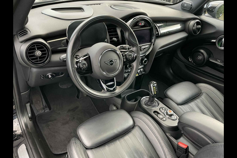 MINI Mini Electric Yours 33 kWh / SoH 95.5% / Full option! / Panoramadak / Camera / Head-up / Leder / Harman Kardon / Keyless / 17'' / CarPlay / Stoelverwarming / Matrix LED / DAB / Cruise Control MINI Mini Electric Yours 33 kWh / SoH 95.5% / Full option! / Panoramadak / Camera / Head-up / Leder / Harman Kardon / Keyless / 17'' / CarPlay / Stoelverwarming / Matrix LED / DAB / Cruise Control