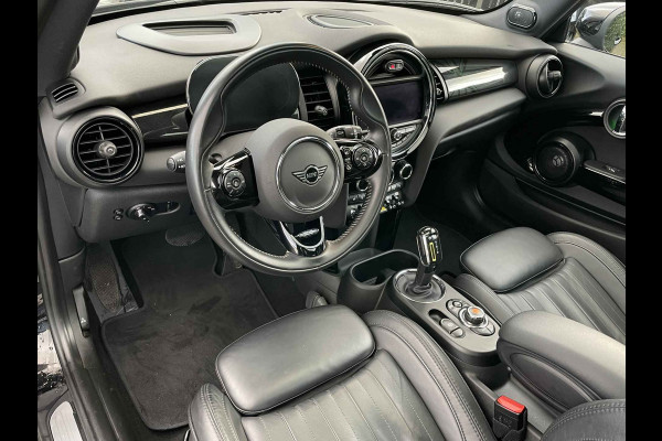 MINI Mini Electric Yours 33 kWh / SoH 95.5% / Full option! / Panoramadak / Camera / Head-up / Leder / Harman Kardon / Keyless / 17'' / CarPlay / Stoelverwarming / Matrix LED / DAB / Cruise Control MINI Mini Electric Yours 33 kWh / SoH 95.5% / Full option! / Panoramadak / Camera / Head-up / Leder / Harman Kardon / Keyless / 17'' / CarPlay / Stoelverwarming / Matrix LED / DAB / Cruise Control