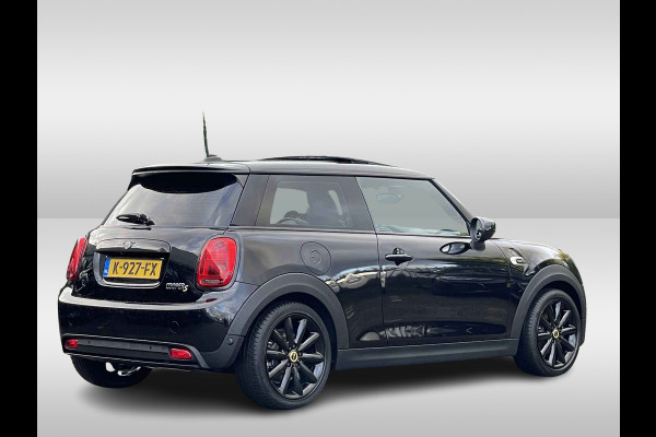 MINI Mini Electric Yours 33 kWh / SoH 95.5% / Full option! / Panoramadak / Camera / Head-up / Leder / Harman Kardon / Keyless / 17'' / CarPlay / Stoelverwarming / Matrix LED / DAB / Cruise Control MINI Mini Electric Yours 33 kWh / SoH 95.5% / Full option! / Panoramadak / Camera / Head-up / Leder / Harman Kardon / Keyless / 17'' / CarPlay / Stoelverwarming / Matrix LED / DAB / Cruise Control