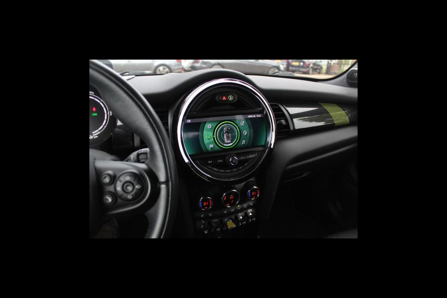 MINI Mini Electric Yours 33 kWh / SoH 95.5% / Full option! / Panoramadak / Camera / Head-up / Leder / Harman Kardon / Keyless / 17'' / CarPlay / Stoelverwarming / Matrix LED / DAB / Cruise Control MINI Mini Electric Yours 33 kWh / SoH 95.5% / Full option! / Panoramadak / Camera / Head-up / Leder / Harman Kardon / Keyless / 17'' / CarPlay / Stoelverwarming / Matrix LED / DAB / Cruise Control
