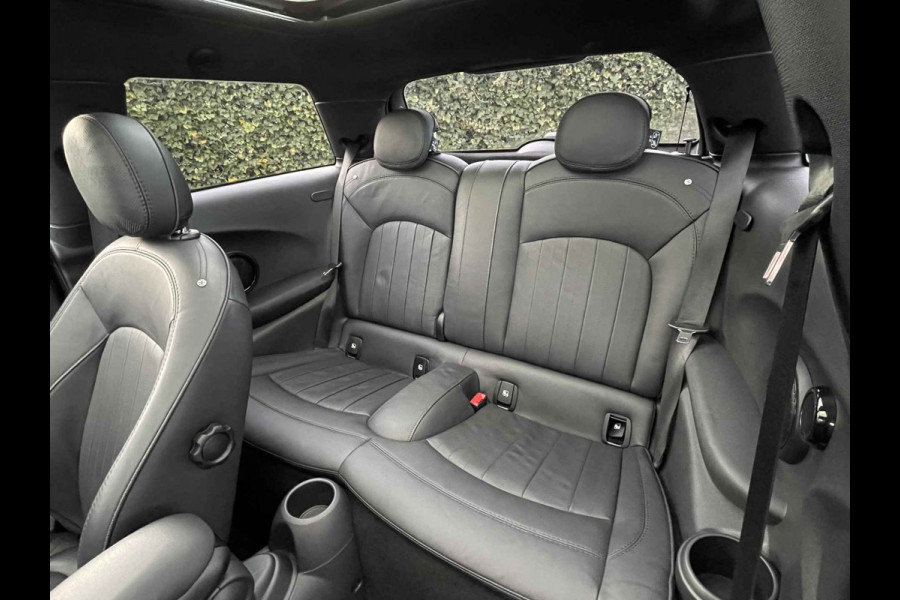 MINI Mini Electric Yours 33 kWh / SoH 95.5% / Full option! / Panoramadak / Camera / Head-up / Leder / Harman Kardon / Keyless / 17'' / CarPlay / Stoelverwarming / Matrix LED / DAB / Cruise Control MINI Mini Electric Yours 33 kWh / SoH 95.5% / Full option! / Panoramadak / Camera / Head-up / Leder / Harman Kardon / Keyless / 17'' / CarPlay / Stoelverwarming / Matrix LED / DAB / Cruise Control