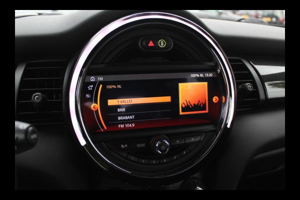 MINI Mini Electric Yours 33 kWh / SoH 95.5% / Full option! / Panoramadak / Camera / Head-up / Leder / Harman Kardon / Keyless / 17'' / CarPlay / Stoelverwarming / Matrix LED / DAB / Cruise Control MINI Mini Electric Yours 33 kWh / SoH 95.5% / Full option! / Panoramadak / Camera / Head-up / Leder / Harman Kardon / Keyless / 17'' / CarPlay / Stoelverwarming / Matrix LED / DAB / Cruise Control