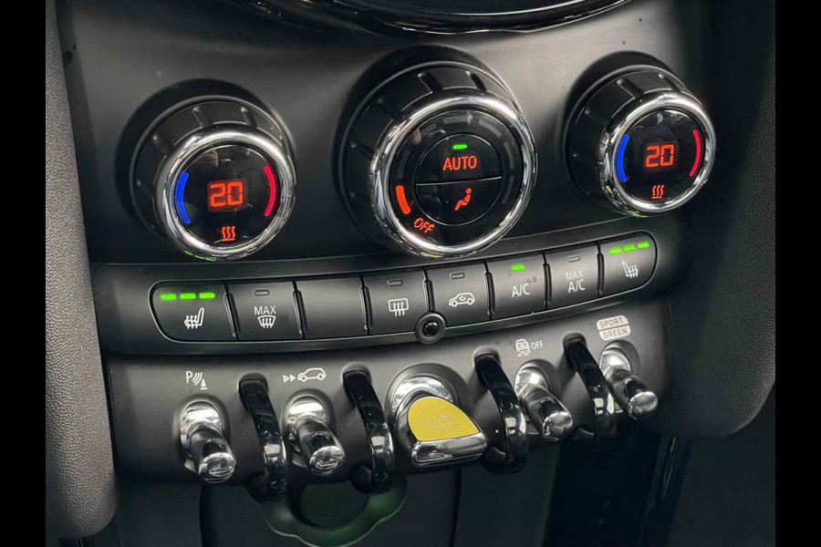 MINI Mini Electric Yours 33 kWh / SoH 95.5% / Full option! / Panoramadak / Camera / Head-up / Leder / Harman Kardon / Keyless / 17'' / CarPlay / Stoelverwarming / Matrix LED / DAB / Cruise Control MINI Mini Electric Yours 33 kWh / SoH 95.5% / Full option! / Panoramadak / Camera / Head-up / Leder / Harman Kardon / Keyless / 17'' / CarPlay / Stoelverwarming / Matrix LED / DAB / Cruise Control