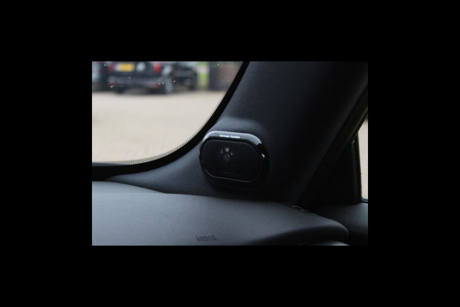 MINI Mini Electric Yours 33 kWh / SoH 95.5% / Full option! / Panoramadak / Camera / Head-up / Leder / Harman Kardon / Keyless / 17'' / CarPlay / Stoelverwarming / Matrix LED / DAB / Cruise Control MINI Mini Electric Yours 33 kWh / SoH 95.5% / Full option! / Panoramadak / Camera / Head-up / Leder / Harman Kardon / Keyless / 17'' / CarPlay / Stoelverwarming / Matrix LED / DAB / Cruise Control