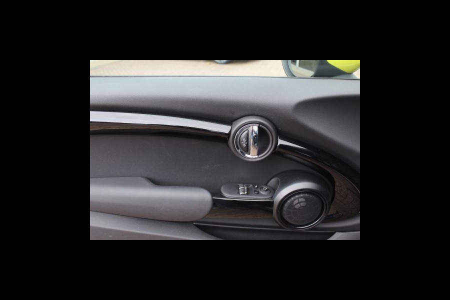 MINI Mini Electric Yours 33 kWh / SoH 95.5% / Full option! / Panoramadak / Camera / Head-up / Leder / Harman Kardon / Keyless / 17'' / CarPlay / Stoelverwarming / Matrix LED / DAB / Cruise Control MINI Mini Electric Yours 33 kWh / SoH 95.5% / Full option! / Panoramadak / Camera / Head-up / Leder / Harman Kardon / Keyless / 17'' / CarPlay / Stoelverwarming / Matrix LED / DAB / Cruise Control