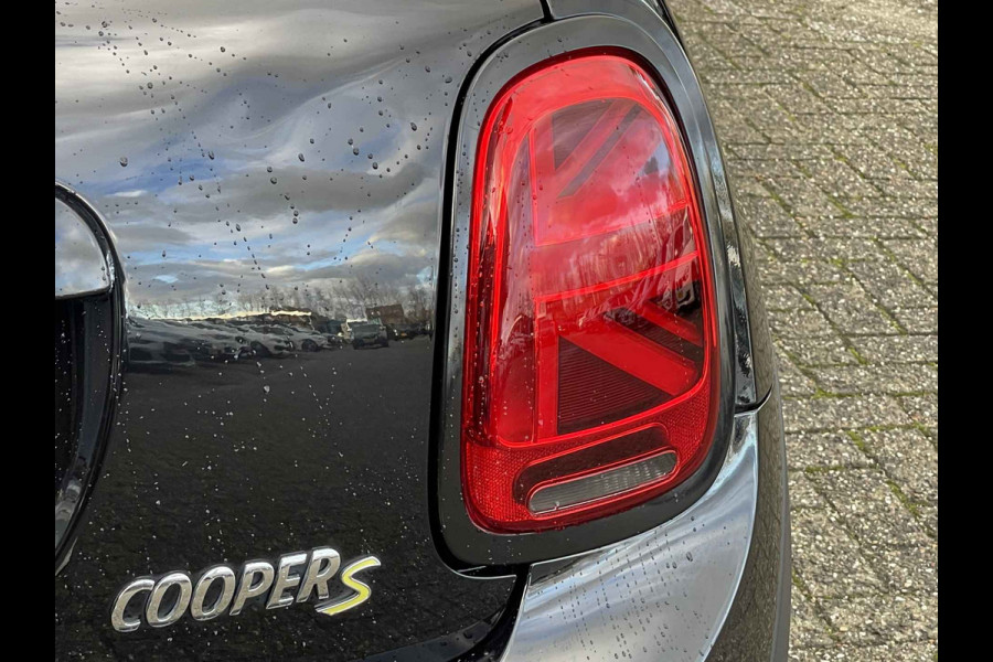 MINI Mini Electric Yours 33 kWh / SoH 95.5% / Full option! / Panoramadak / Camera / Head-up / Leder / Harman Kardon / Keyless / 17'' / CarPlay / Stoelverwarming / Matrix LED / DAB / Cruise Control MINI Mini Electric Yours 33 kWh / SoH 95.5% / Full option! / Panoramadak / Camera / Head-up / Leder / Harman Kardon / Keyless / 17'' / CarPlay / Stoelverwarming / Matrix LED / DAB / Cruise Control