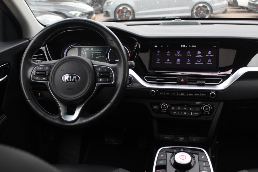 Kia e-Niro DynamicPlusLine 64 kWh / SoH 97.3% / Camera / Schuifdak / Leder / Keyless / Navigatie / Dodehoek / DAB / Cruise Control