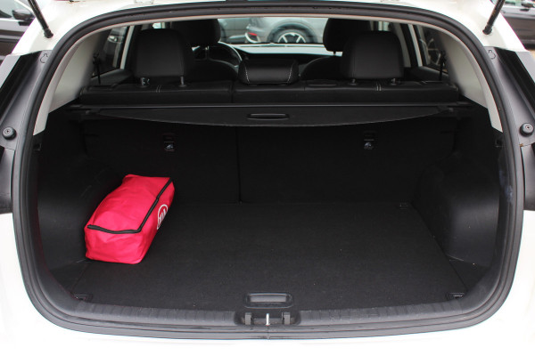 Kia e-Niro DynamicPlusLine 64 kWh / SoH 97.3% / Camera / Schuifdak / Leder / Keyless / Navigatie / Dodehoek / DAB / Cruise Control