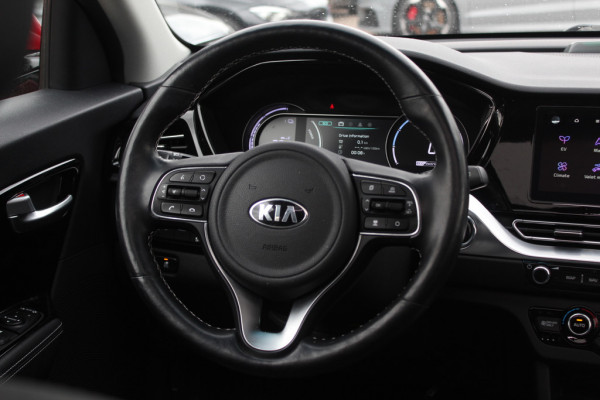 Kia e-Niro DynamicPlusLine 64 kWh / SoH 97.3% / Camera / Schuifdak / Leder / Keyless / Navigatie / Dodehoek / DAB / Cruise Control