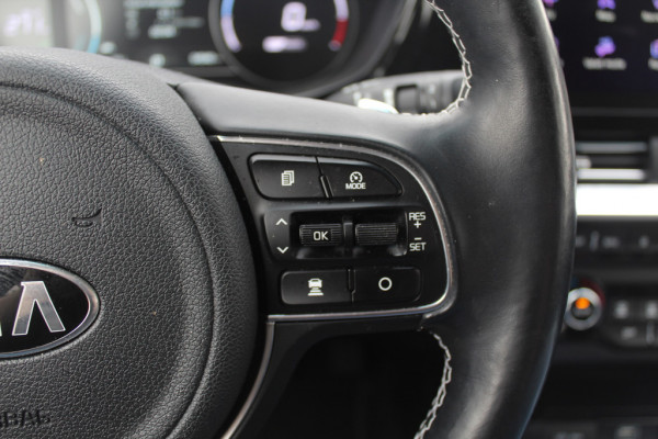 Kia e-Niro DynamicPlusLine 64 kWh / SoH 97.3% / Camera / Schuifdak / Leder / Keyless / Navigatie / Dodehoek / DAB / Cruise Control