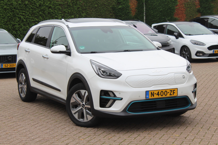 Kia e-Niro DynamicPlusLine 64 kWh / SoH 97.3% / Camera / Schuifdak / Leder / Keyless / Navigatie / Dodehoek / DAB / Cruise Control