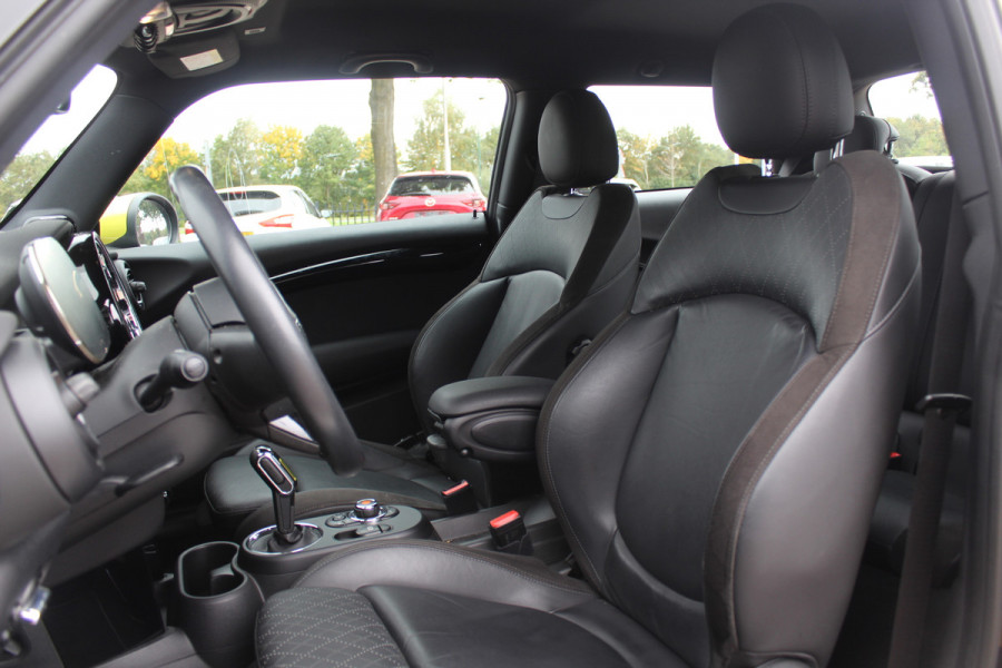 MINI Mini Electric Charged 33 kWh / SoH 95.8% / Camera / Head-up / Leder / Harman Kardon / Keyless / 17'' / CarPlay / Stoelverwarming / Matrix LED / DAB / Cruise Control