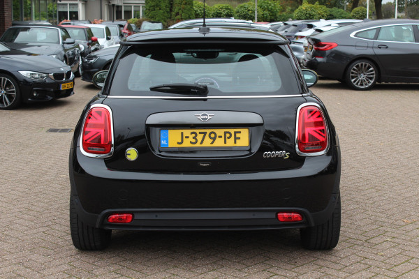 MINI Mini Electric Charged 33 kWh / SoH 95.8% / Camera / Head-up / Leder / Harman Kardon / Keyless / 17'' / CarPlay / Stoelverwarming / Matrix LED / DAB / Cruise Control