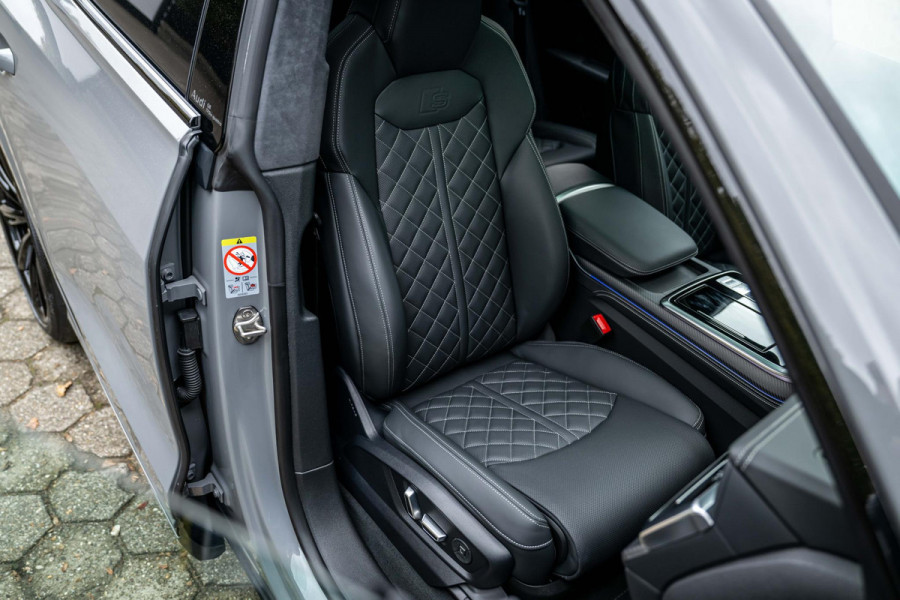 Audi Q8 60 TFSI e quattro S Competition Nightvision Nardo Audi Q8 60 TFSI e quattro S Competition Nightvision Nardo