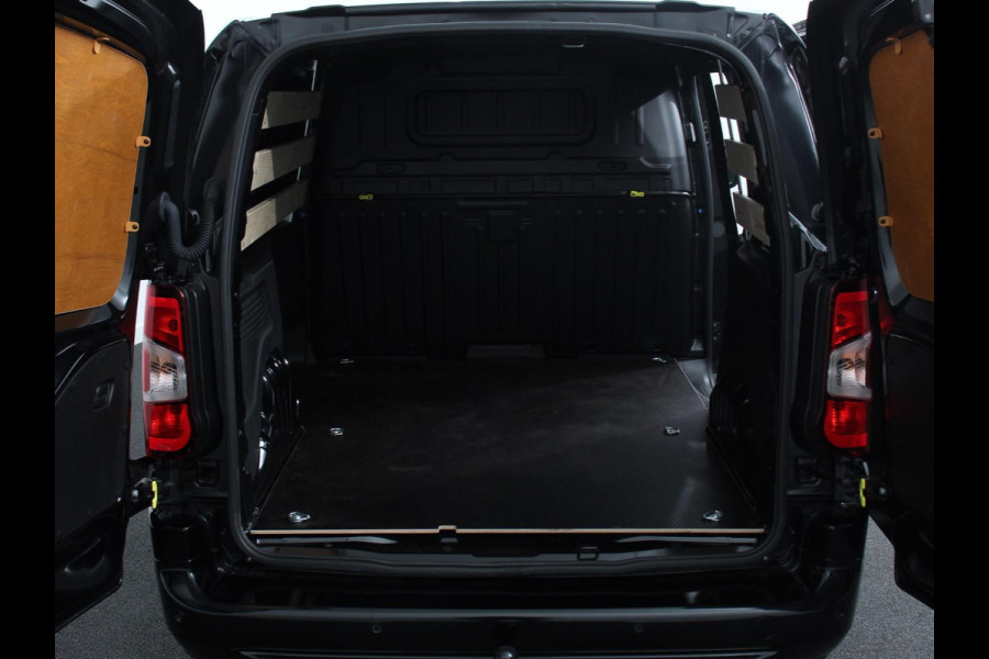 Peugeot Partner 1.5 BlueHDi 130 EAT8 S&S L1 Automaat DEMO! Navigatie Apple Carplay / Android Auto DAB trekhaak Cruise Control Airco Houten bekleding laadruimte Peugeot Partner 1.5 BlueHDi 130 EAT8 S&S L1 Automaat DEMO! Navigatie Apple Carplay / Android Auto DAB trekhaak Cruise Control Airco Houten bekleding laadruimte