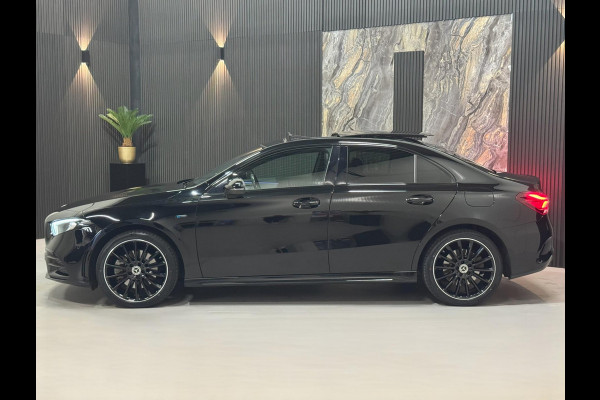 Mercedes-Benz A-Klasse 250e AMG Launch Edit |PANO|MEMORY|SFEER|CAMERA|BLIND SPOT Mercedes-Benz A-Klasse 250e AMG Launch Edit |PANO|MEMORY|SFEER|CAMERA|BLIND SPOT