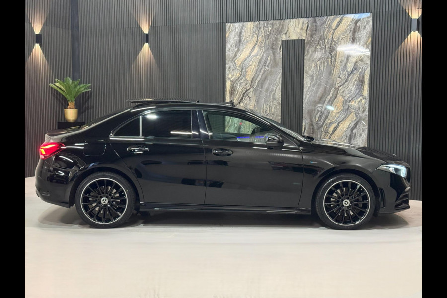 Mercedes-Benz A-Klasse 250e AMG Launch Edit |PANO|MEMORY|SFEER|CAMERA|BLIND SPOT Mercedes-Benz A-Klasse 250e AMG Launch Edit |PANO|MEMORY|SFEER|CAMERA|BLIND SPOT