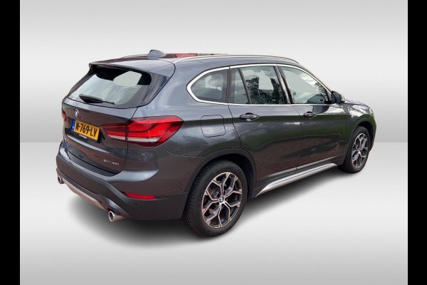 BMW X1 sDrive20i Business Edition Plus / Trekhaak / Panoramadak / Camera / Head-up / Leder / 18'' / Navigatie / Sportstoelen / Keyless / Stoelverwarming / Cruise Control BMW X1 sDrive20i Business Edition Plus / Trekhaak / Panoramadak / Camera / Head-up / Leder / 18'' / Navigatie / Sportstoelen / Keyless / Stoelverwarming / Cruise Control