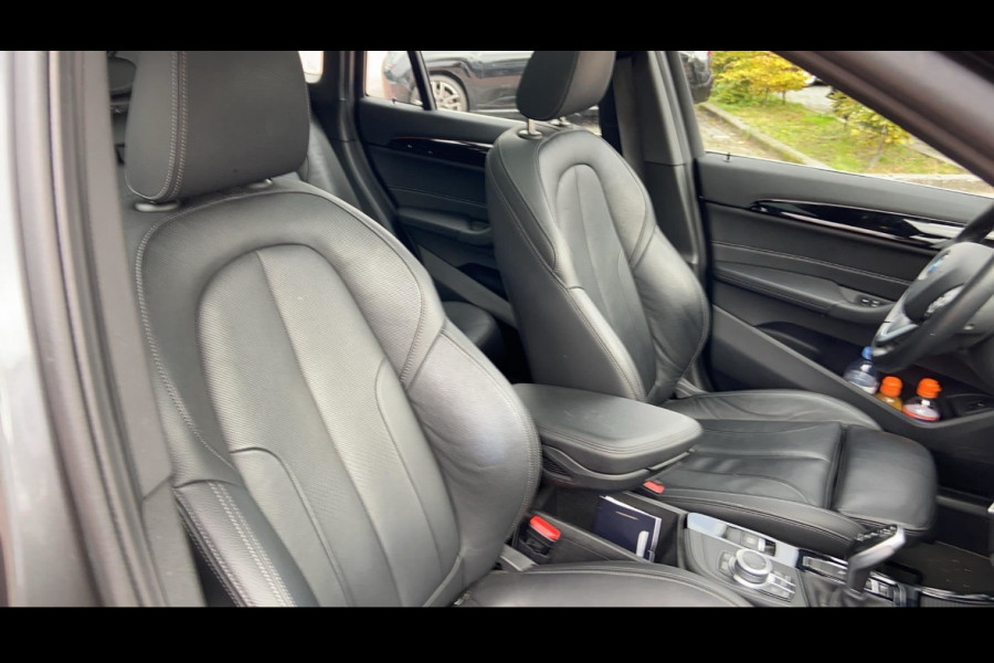 BMW X1 sDrive20i Business Edition Plus / Trekhaak / Panoramadak / Camera / Head-up / Leder / 18'' / Navigatie / Sportstoelen / Keyless / Stoelverwarming / Cruise Control BMW X1 sDrive20i Business Edition Plus / Trekhaak / Panoramadak / Camera / Head-up / Leder / 18'' / Navigatie / Sportstoelen / Keyless / Stoelverwarming / Cruise Control