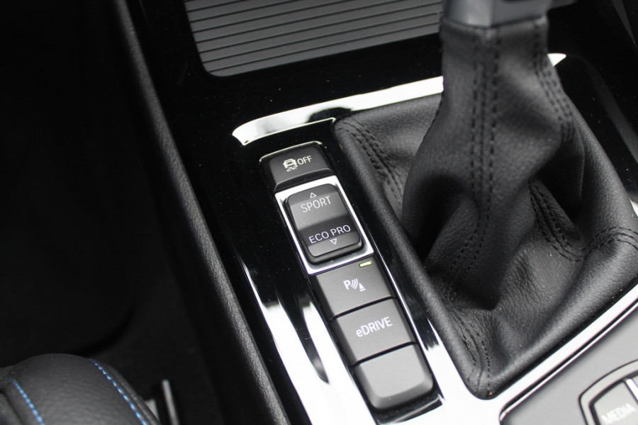 BMW X1 sDrive20i Business Edition Plus / Trekhaak / Panoramadak / Camera / Head-up / Leder / 18'' / Navigatie / Sportstoelen / Keyless / Stoelverwarming / Cruise Control BMW X1 sDrive20i Business Edition Plus / Trekhaak / Panoramadak / Camera / Head-up / Leder / 18'' / Navigatie / Sportstoelen / Keyless / Stoelverwarming / Cruise Control