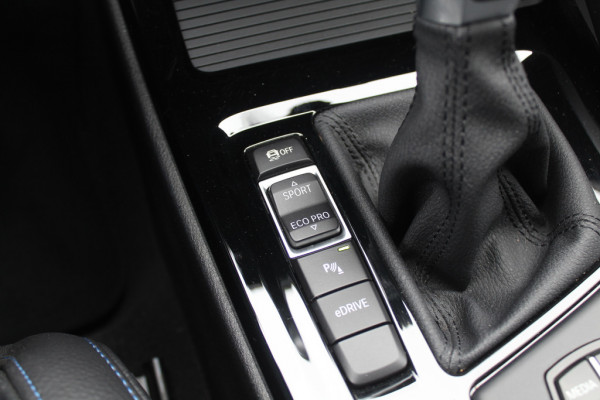 BMW X1 sDrive20i Business Edition Plus / Trekhaak / Panoramadak / Camera / Head-up / Leder / 18'' / Navigatie / Sportstoelen / Keyless / Stoelverwarming / Cruise Control BMW X1 sDrive20i Business Edition Plus / Trekhaak / Panoramadak / Camera / Head-up / Leder / 18'' / Navigatie / Sportstoelen / Keyless / Stoelverwarming / Cruise Control