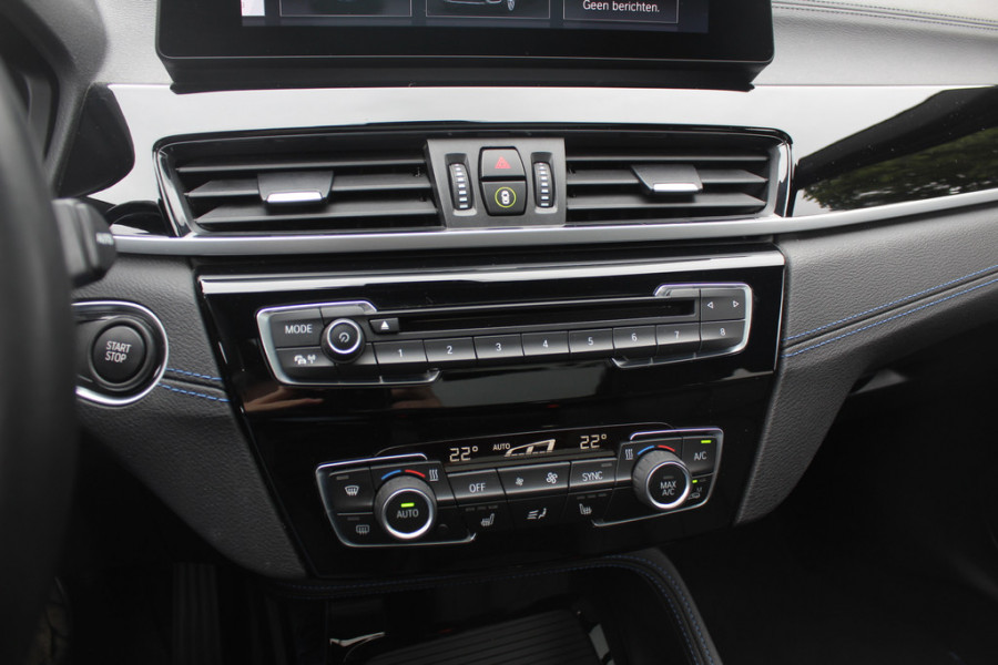 BMW X1 sDrive20i Business Edition Plus / Trekhaak / Panoramadak / Camera / Head-up / Leder / 18'' / Navigatie / Sportstoelen / Keyless / Stoelverwarming / Cruise Control BMW X1 sDrive20i Business Edition Plus / Trekhaak / Panoramadak / Camera / Head-up / Leder / 18'' / Navigatie / Sportstoelen / Keyless / Stoelverwarming / Cruise Control