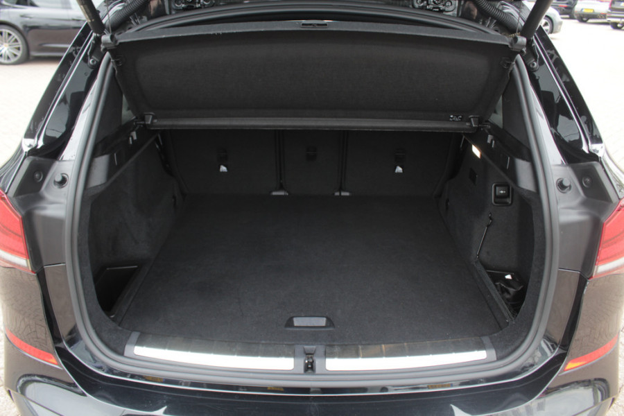 BMW X1 sDrive18i High Exe. M Sport / Trekhaak / Half leder / Navi. Proff / Parkeerhulp V+a / 18'' / Stoelverwarming / DAB / Cruise Control BMW X1 sDrive18i High Exe. M Sport / Trekhaak / Half leder / Navi. Proff / Parkeerhulp V+a / 18'' / Stoelverwarming / DAB / Cruise Control