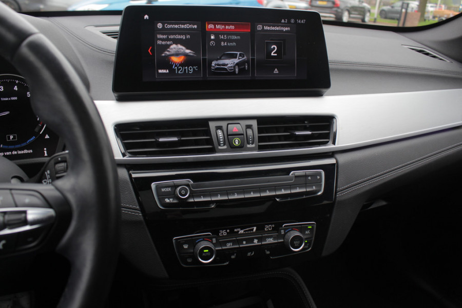BMW X1 sDrive18i High Exe. M Sport / Trekhaak / Half leder / Navi. Proff / Parkeerhulp V+a / 18'' / Stoelverwarming / DAB / Cruise Control BMW X1 sDrive18i High Exe. M Sport / Trekhaak / Half leder / Navi. Proff / Parkeerhulp V+a / 18'' / Stoelverwarming / DAB / Cruise Control