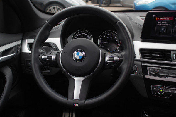 BMW X1 sDrive18i High Exe. M Sport / Trekhaak / Half leder / Navi. Proff / Parkeerhulp V+a / 18'' / Stoelverwarming / DAB / Cruise Control BMW X1 sDrive18i High Exe. M Sport / Trekhaak / Half leder / Navi. Proff / Parkeerhulp V+a / 18'' / Stoelverwarming / DAB / Cruise Control