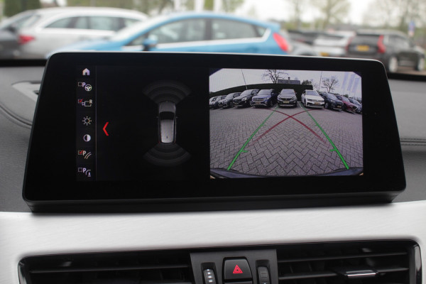 BMW X1 sDrive18i High Exe. M Sport / Trekhaak / Half leder / Navi. Proff / Parkeerhulp V+a / 18'' / Stoelverwarming / DAB / Cruise Control BMW X1 sDrive18i High Exe. M Sport / Trekhaak / Half leder / Navi. Proff / Parkeerhulp V+a / 18'' / Stoelverwarming / DAB / Cruise Control