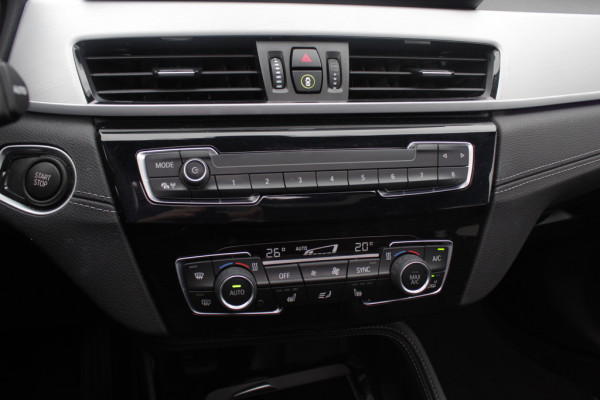 BMW X1 sDrive18i High Exe. M Sport / Trekhaak / Half leder / Navi. Proff / Parkeerhulp V+a / 18'' / Stoelverwarming / DAB / Cruise Control BMW X1 sDrive18i High Exe. M Sport / Trekhaak / Half leder / Navi. Proff / Parkeerhulp V+a / 18'' / Stoelverwarming / DAB / Cruise Control