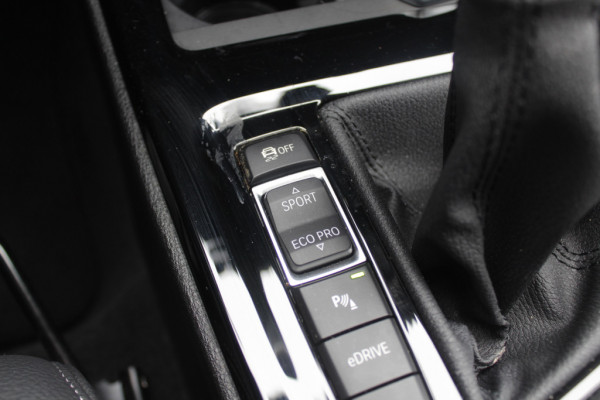 BMW X1 sDrive18i High Exe. M Sport / Trekhaak / Half leder / Navi. Proff / Parkeerhulp V+a / 18'' / Stoelverwarming / DAB / Cruise Control BMW X1 sDrive18i High Exe. M Sport / Trekhaak / Half leder / Navi. Proff / Parkeerhulp V+a / 18'' / Stoelverwarming / DAB / Cruise Control