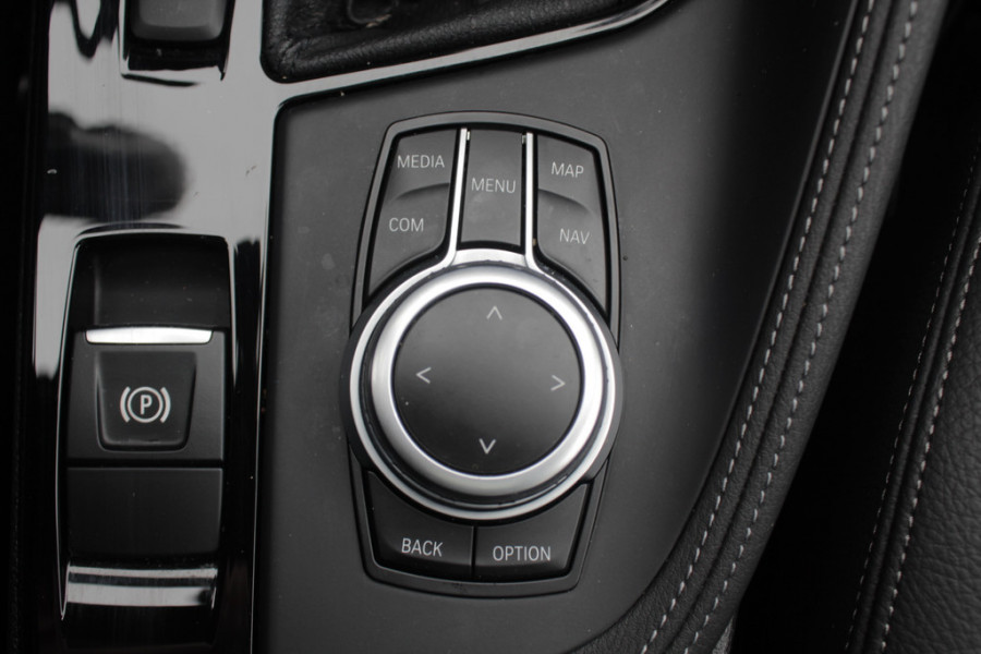 BMW X1 sDrive18i High Exe. M Sport / Trekhaak / Half leder / Navi. Proff / Parkeerhulp V+a / 18'' / Stoelverwarming / DAB / Cruise Control BMW X1 sDrive18i High Exe. M Sport / Trekhaak / Half leder / Navi. Proff / Parkeerhulp V+a / 18'' / Stoelverwarming / DAB / Cruise Control