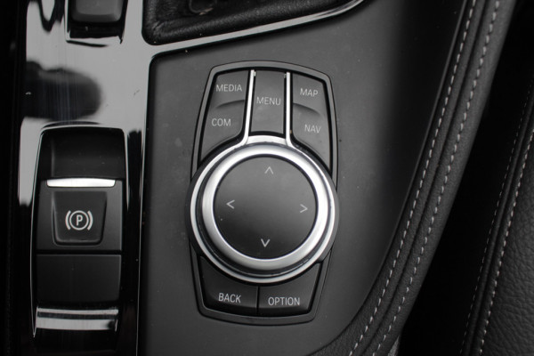 BMW X1 sDrive18i High Exe. M Sport / Trekhaak / Half leder / Navi. Proff / Parkeerhulp V+a / 18'' / Stoelverwarming / DAB / Cruise Control BMW X1 sDrive18i High Exe. M Sport / Trekhaak / Half leder / Navi. Proff / Parkeerhulp V+a / 18'' / Stoelverwarming / DAB / Cruise Control