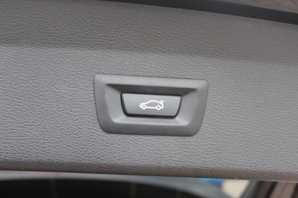 BMW X1 sDrive18i High Exe. M Sport / Trekhaak / Half leder / Navi. Proff / Parkeerhulp V+a / 18'' / Stoelverwarming / DAB / Cruise Control BMW X1 sDrive18i High Exe. M Sport / Trekhaak / Half leder / Navi. Proff / Parkeerhulp V+a / 18'' / Stoelverwarming / DAB / Cruise Control