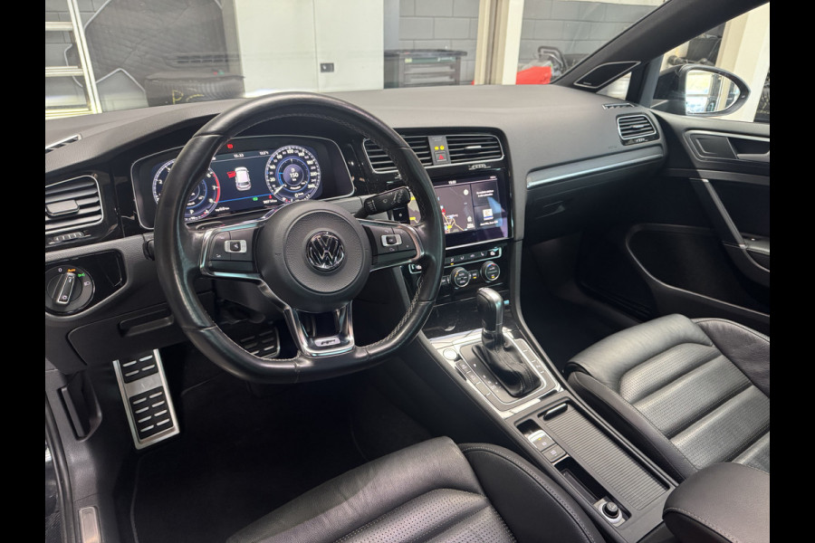 Volkswagen Golf 1.4 TSI Highline Business R / Panoramadak / Camera / Leder / Keyless / Dynaudio / 19'' / Navi. Proff / Stoelverwarming / DAB / Dodehoek Volkswagen Golf 1.4 TSI Highline Business R / Panoramadak / Camera / Leder / Keyless / Dynaudio / 19'' / Navi. Proff / Stoelverwarming / DAB / Dodehoek