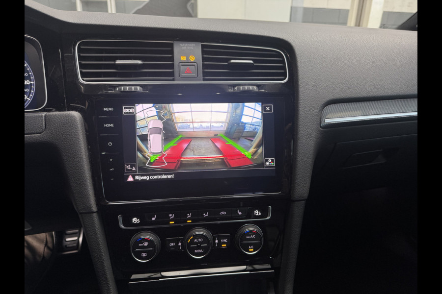 Volkswagen Golf 1.4 TSI Highline Business R / Panoramadak / Camera / Leder / Keyless / Dynaudio / 19'' / Navi. Proff / Stoelverwarming / DAB / Dodehoek Volkswagen Golf 1.4 TSI Highline Business R / Panoramadak / Camera / Leder / Keyless / Dynaudio / 19'' / Navi. Proff / Stoelverwarming / DAB / Dodehoek