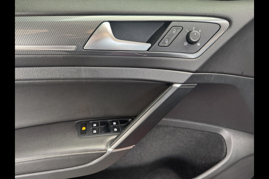 Volkswagen Golf 1.4 TSI Highline Business R / Panoramadak / Camera / Leder / Keyless / Dynaudio / 19'' / Navi. Proff / Stoelverwarming / DAB / Dodehoek Volkswagen Golf 1.4 TSI Highline Business R / Panoramadak / Camera / Leder / Keyless / Dynaudio / 19'' / Navi. Proff / Stoelverwarming / DAB / Dodehoek