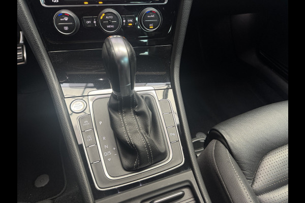 Volkswagen Golf 1.4 TSI Highline Business R / Panoramadak / Camera / Leder / Keyless / Dynaudio / 19'' / Navi. Proff / Stoelverwarming / DAB / Dodehoek Volkswagen Golf 1.4 TSI Highline Business R / Panoramadak / Camera / Leder / Keyless / Dynaudio / 19'' / Navi. Proff / Stoelverwarming / DAB / Dodehoek
