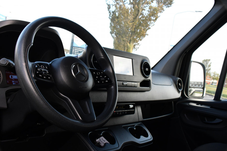 Mercedes-Benz Sprinter 317 1.9 CDI L2H1 DC AMG Edition Camera, Cruise, Carplay, Trekhaak, 170pk, Sensoren, LED, Multimedia, Uniek! Mercedes-Benz Sprinter 317 1.9 CDI L2H1 DC AMG Edition Camera, Cruise, Carplay, Trekhaak, 170pk, Sensoren, LED, Multimedia, Uniek!